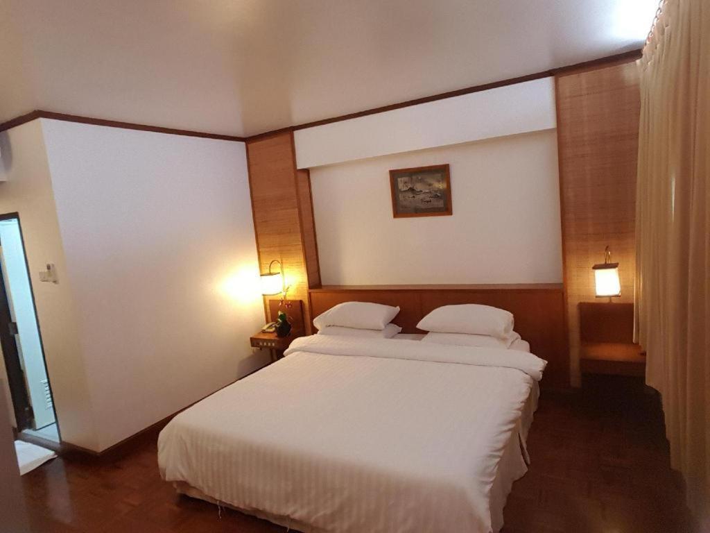 Dusit Hotel Sakon Nakhon Ngoại thất bức ảnh
