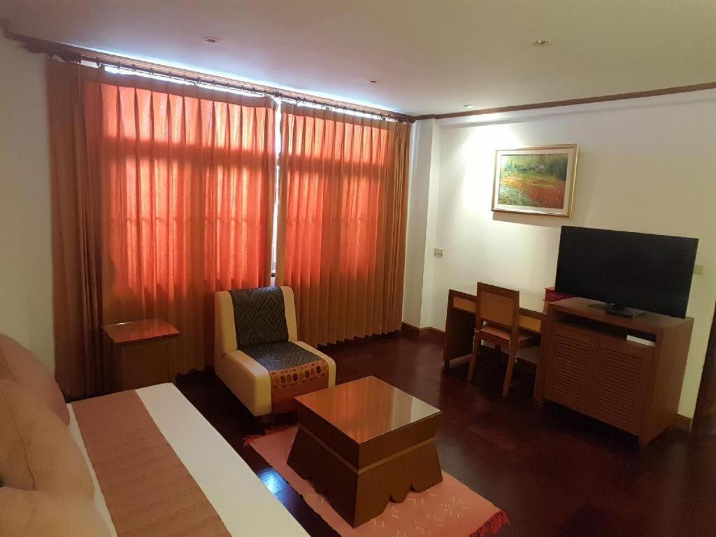 Dusit Hotel Sakon Nakhon Ngoại thất bức ảnh