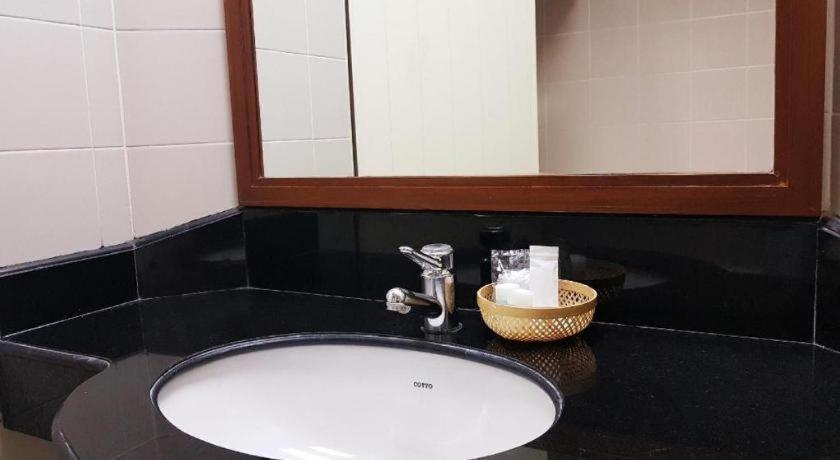 Dusit Hotel Sakon Nakhon Ngoại thất bức ảnh