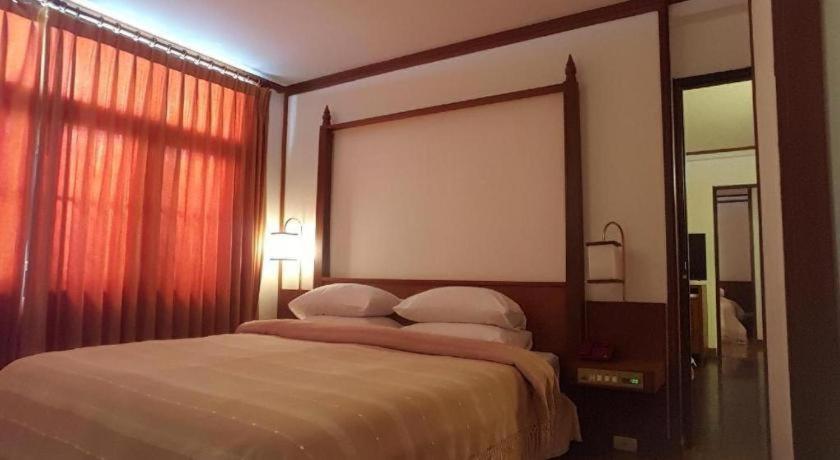 Dusit Hotel Sakon Nakhon Ngoại thất bức ảnh